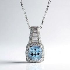 Collana in oro con Acquamarina Brasiliana AAA