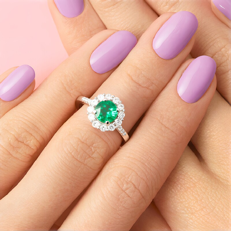 Anillo en plata con Esmeralda de Rusia