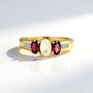 Anillo en plata con Ópalo de Welo