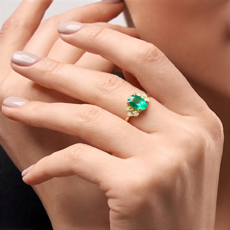 Anillo en oro con Esmeralda de Zambia