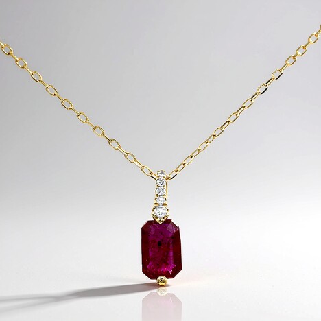 Collana in oro con Rubino Mozambico AAA