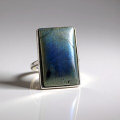 Anello in argento con Labradorite (MONOSONO COLLECTION)