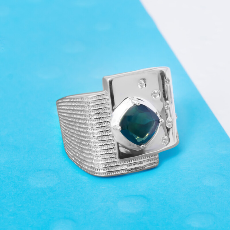 Anillo en plata con Ópalo de Mezezo (de Melo Essence)