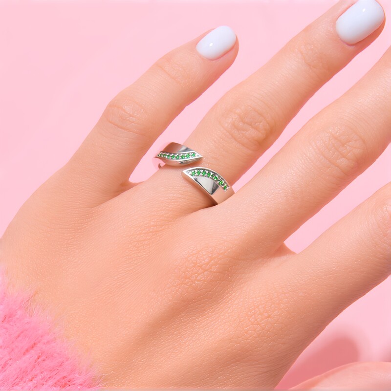 Anillo en plata con Diamante verde esmeralda