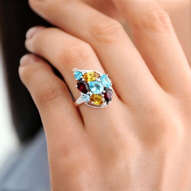 Anillo en plata con Zircón de Ratanak Kirí