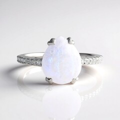 Anello in argento con Pietra di Luna Arcobaleno