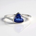 Anello in argento con Cianite del Nepal