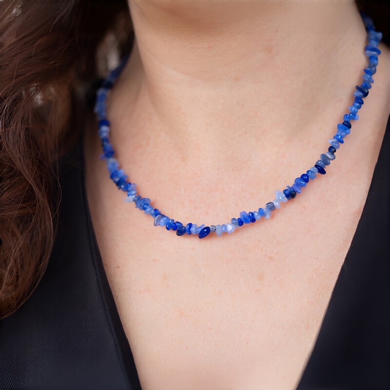 Zilveren halsketting met Blauwe kwartskristallen