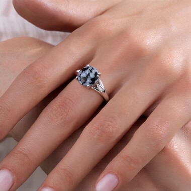 Zilveren ring met een sneeuwvlokken obsidiaan