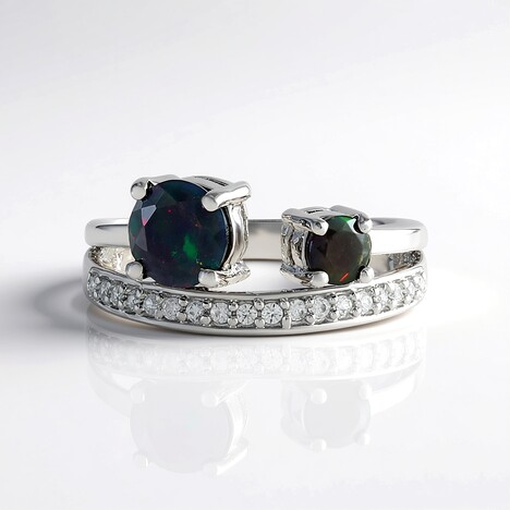 Anello in argento con Opale Mezezo (Adela Silber)