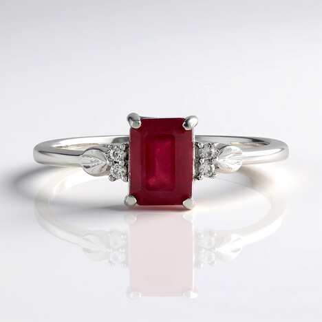 Anello in argento con Rubino Bemainty