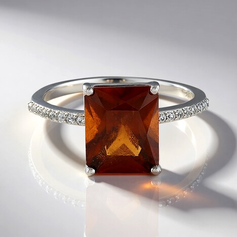 Anello in oro con Granato Essonite
