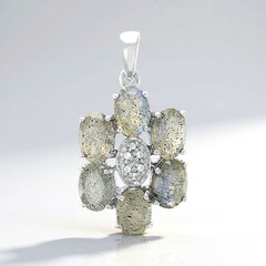 Ciondolo in argento con Labradorite