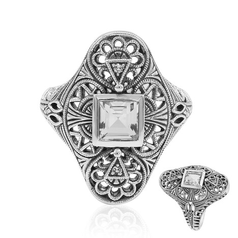 Zilveren ring met een witte topaas