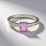 Anello in argento con Kunzite