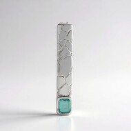Zilveren hanger met een Paraiba kleurige smaragd (SAELOCANA)