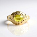 Anello in oro con Sfene
