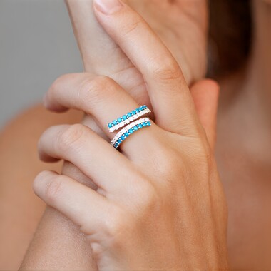 Anillo en plata con Apatita azul neón