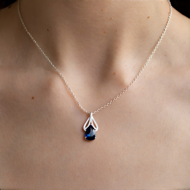 Zilveren hanger met een Londen-blauwe topaas (de Melo Essence)