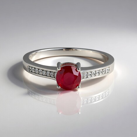 Anello in argento con Rubino del Madagascar