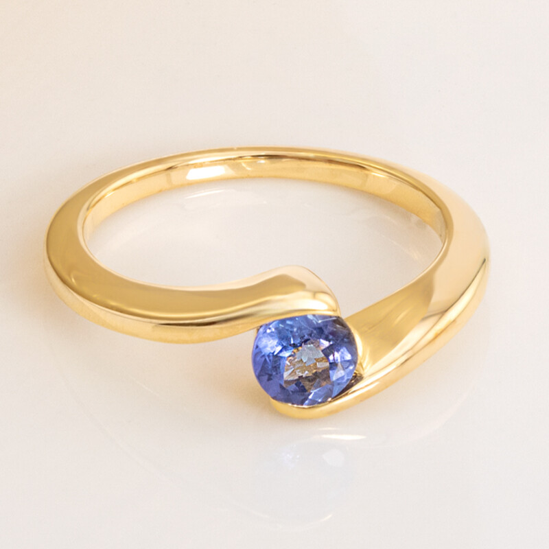 Anillo en plata con Tanzanita (Adela Silber)