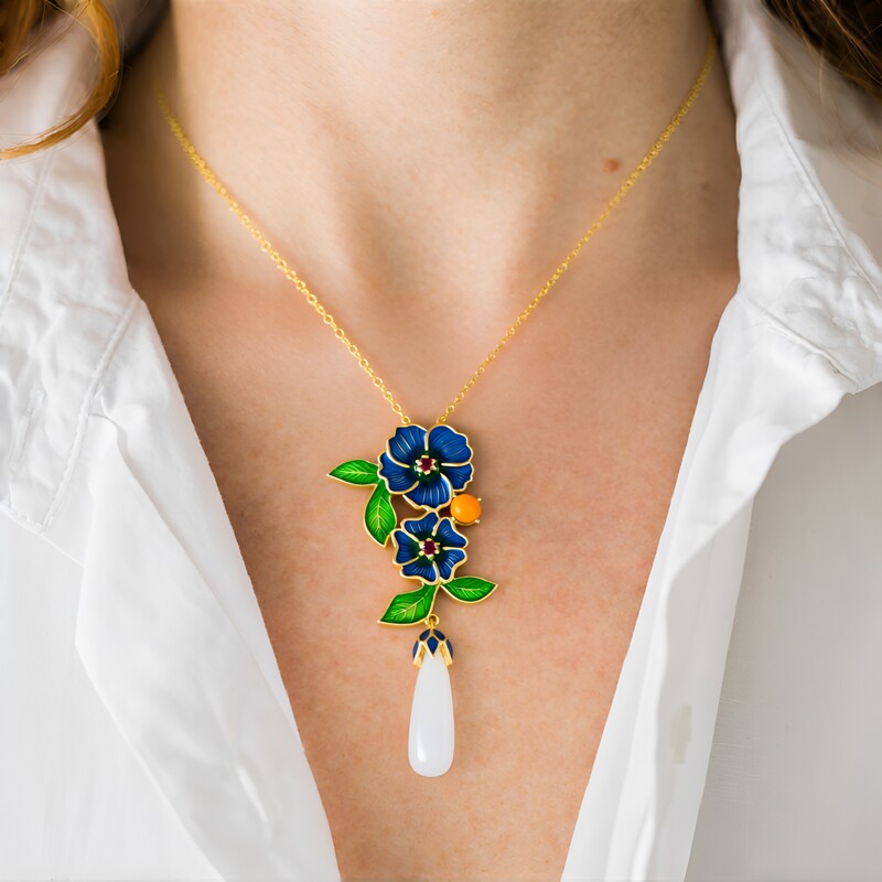 Zilveren halsketting met een witte maansteen (Adela Silber)