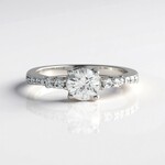 Anello in argento con Zircone