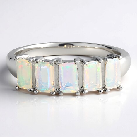 Anello in argento con Opale di Welo