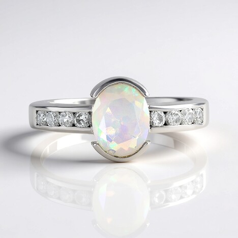 Anello in argento con Opale di Welo