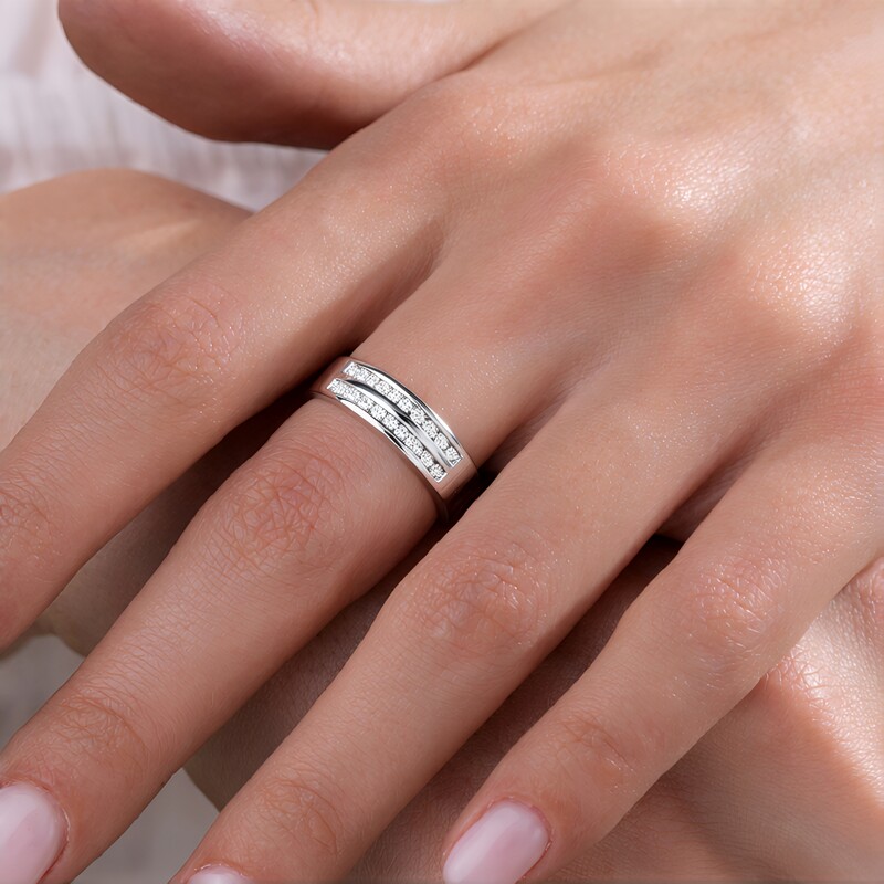 Zilveren ring met zirkonen