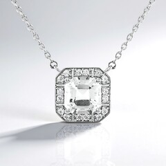 Collana in argento con Petalite