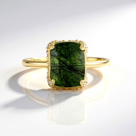 Bague en or et Péridot à inclusions de ludwigite (de Melo)