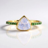 Anillo en plata con Cuarzo azul lunar