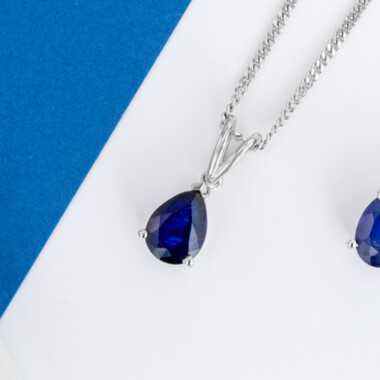 Colgante en plata con Zafiro azul de Madagascar