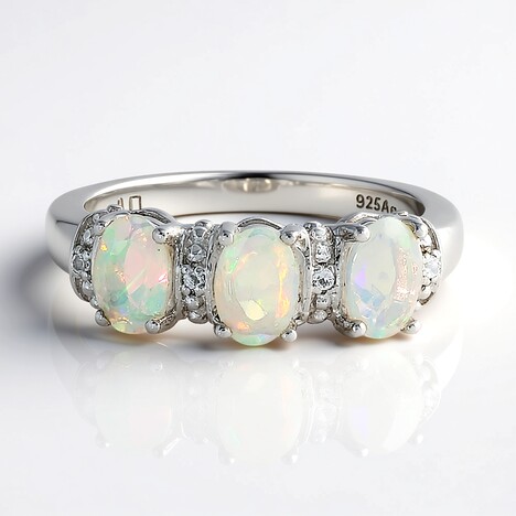 Anello in argento con Opale di Welo
