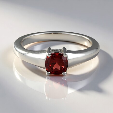 Anello in argento con Granato Mozambico