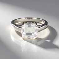 Anillo en plata con Petalita