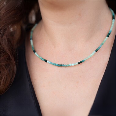 Collar en plata con Grandidierita