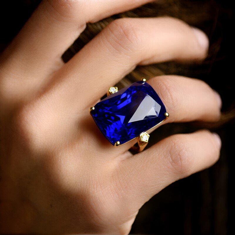 Gouden ring met een lapis lazuli