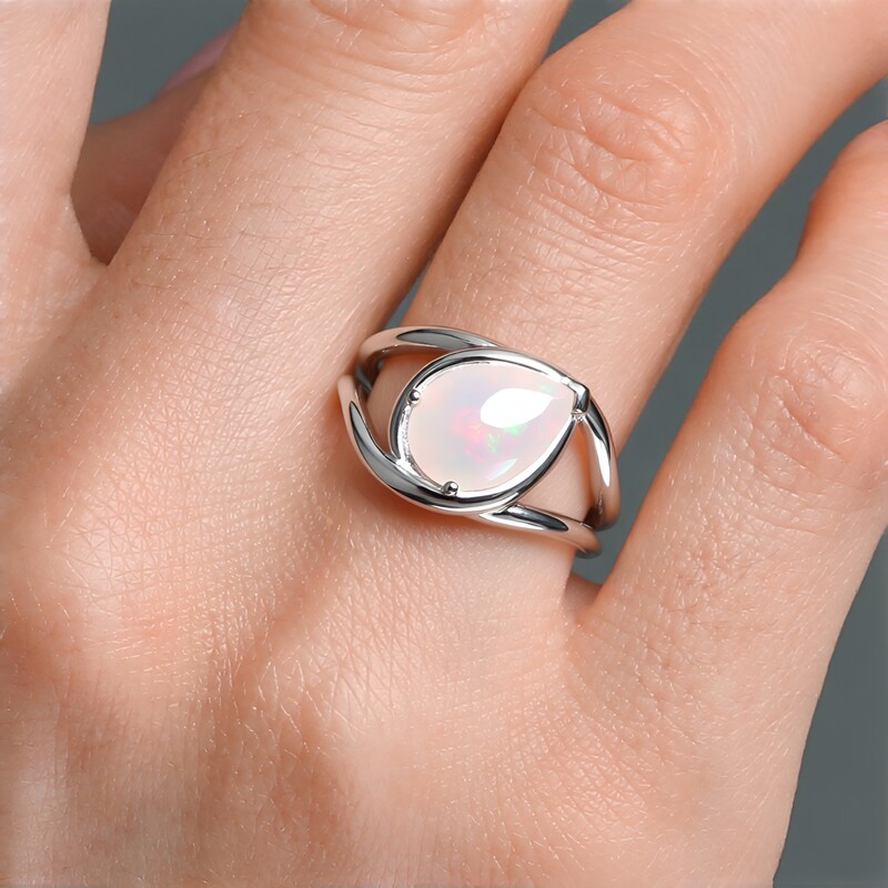 Anillo en plata con Ópalo Welo AAA (de Melo Essence)