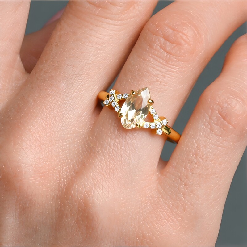 Anillo en plata con Ópalo de Welo