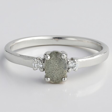 Anello in argento con Labradorite