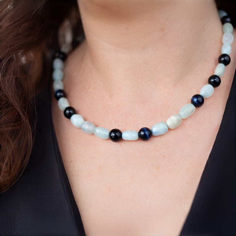 Collier en argent et Œil de Faucon