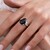 Zilveren ring met een zwarte spinel