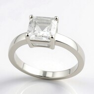 Zilveren ring met een danburiet
