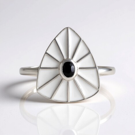 Anello in argento con Spinello Nero (MONOSONO COLLECTION)