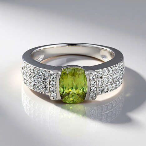 Anello in oro con Sfene