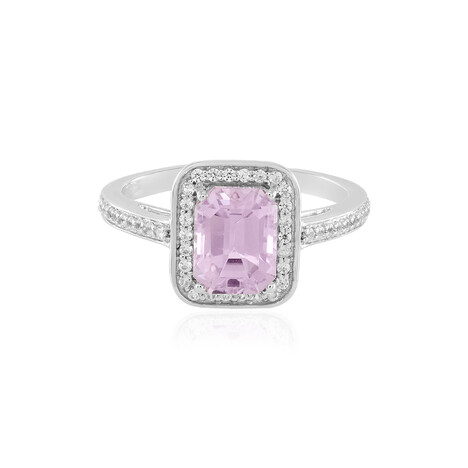 Gouden ring met een AAA kunziet