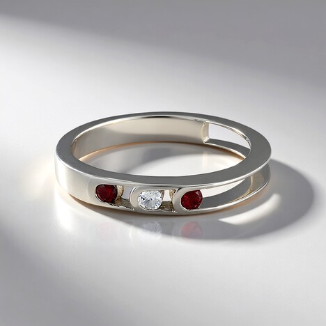 Anello in argento con Spinello Rosso (Adela Silber)
