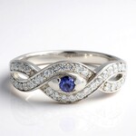 Anello in argento con Iolite del Madagascar